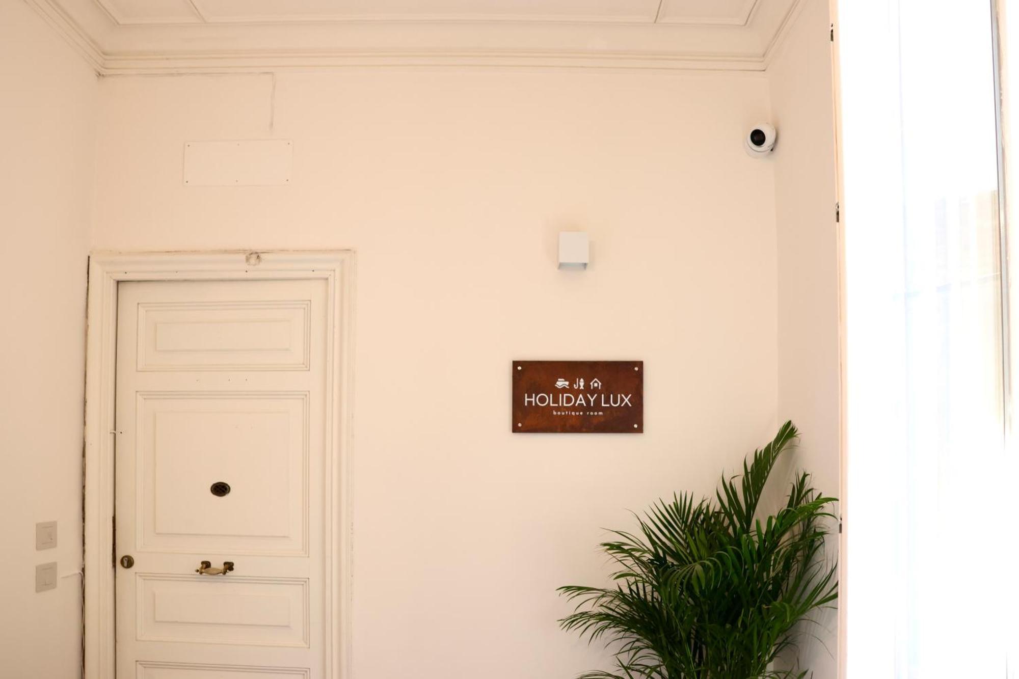 Holiday Lux Boutique Room CTA Exterior photo